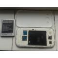 Vand Samsung Glaxy S3 i9300 ALB DEFECT DISPLAY + BATERIE UMFLATA 110 Lei Neg