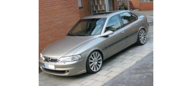 Vand urgent opel vectra B recent inmatriculat, trapa electrica, geamuri electrice
