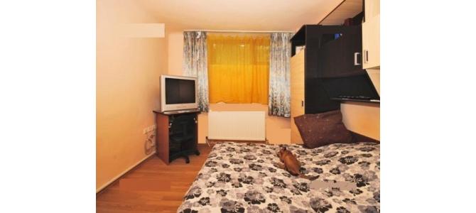 Vand apartament cu 2 camere-Decebal-doar 23500euro