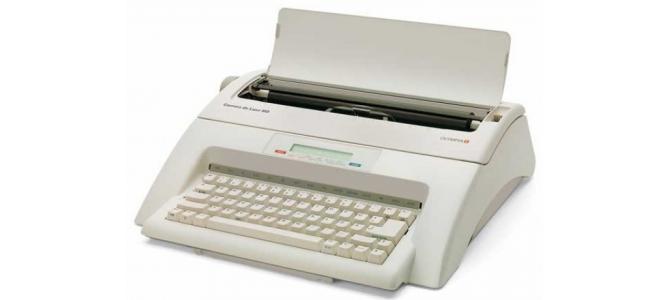 Masina de scris electrica cu afisaj electronic