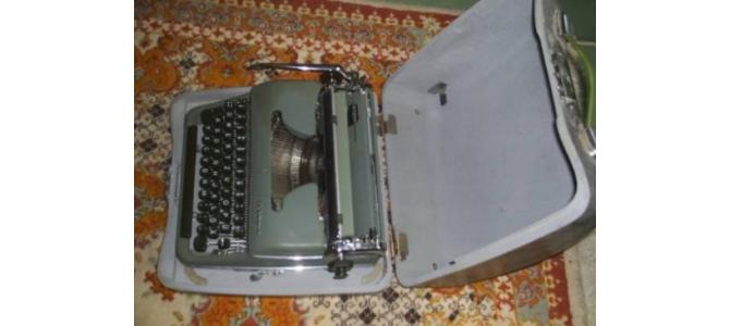 vand masina de scris impecabila Germany
