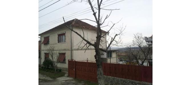 Casa cu 2000 mp teren in Sanmartin cu front la DN Oradea-Deva