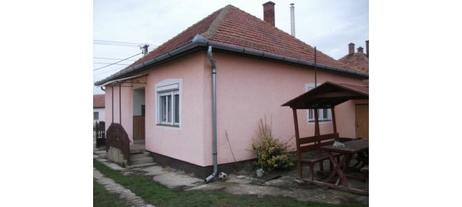 Casa situata la 12 km de Oradea