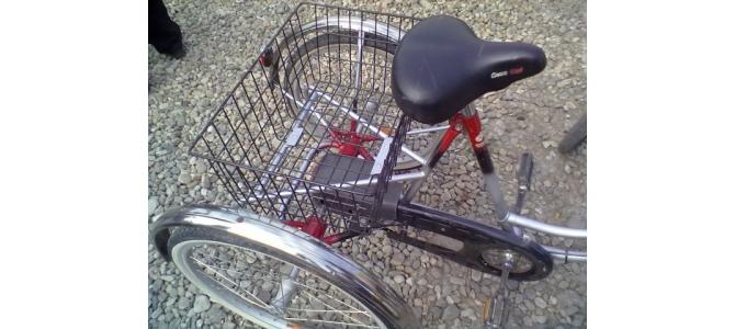 Vand Tricicleta pentru oameni cu dizabilitati