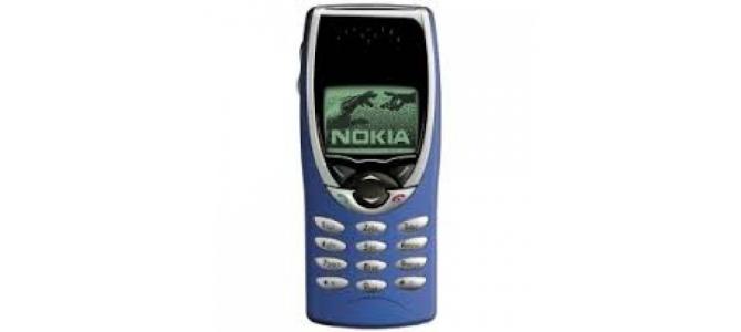 Vand telefon Nokia 8210.