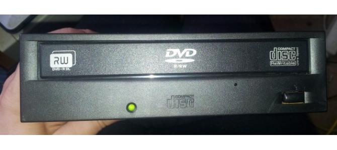 Vand Hitachi - LG Dvd/rw + DL / IDE 30 ron