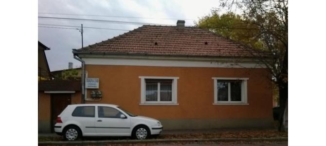 Vand casa 3 camere in zona Cantemir