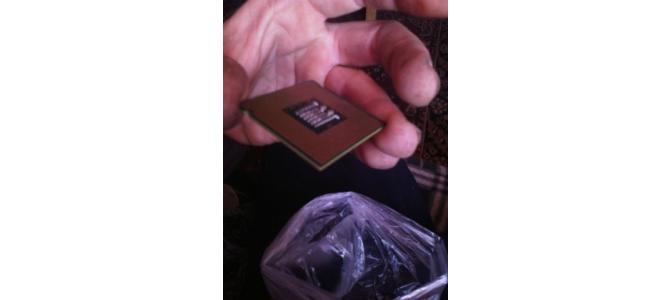 Procesor Intel i3 plus cooler 200ron
