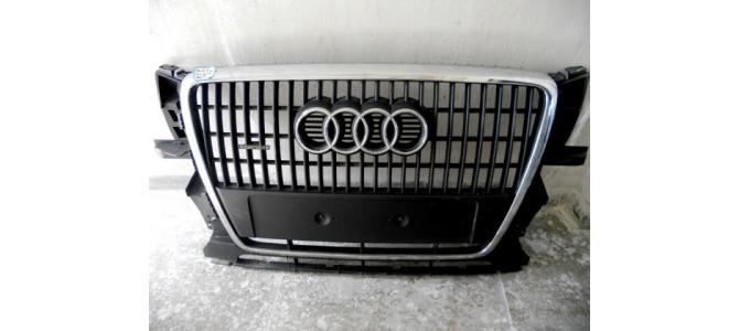 Grila radiator originala Audi Q5 2010 / 400 Lei