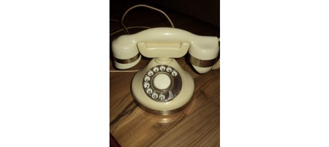 telefon cu disc ,culoare crem ,vechi-vintage din bachelita