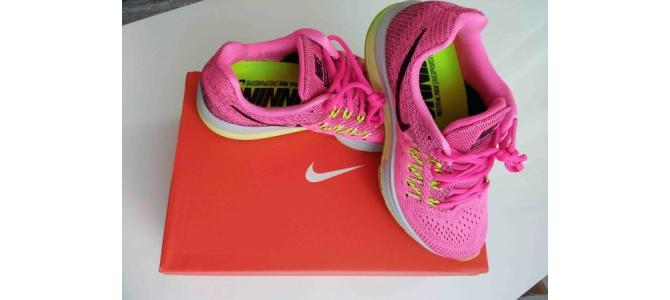 Adidasi Nike pt femei Air Zoom VOMERO 10, Originali, Model nou