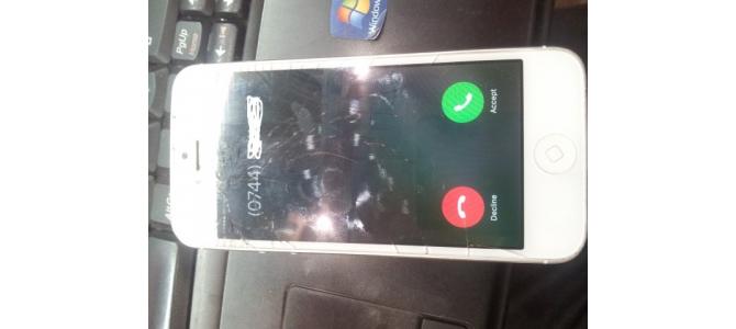 VAND IPHONE 5 white touchscreen defect.neverlocked , icloud liber 220 ron