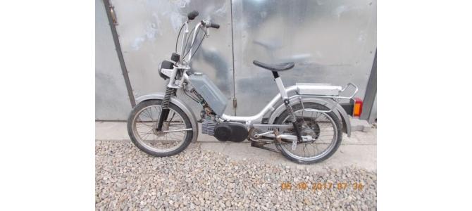 Moped  scooter  , bicicleta cu pedala  cu motor=49cm3 la 100eu