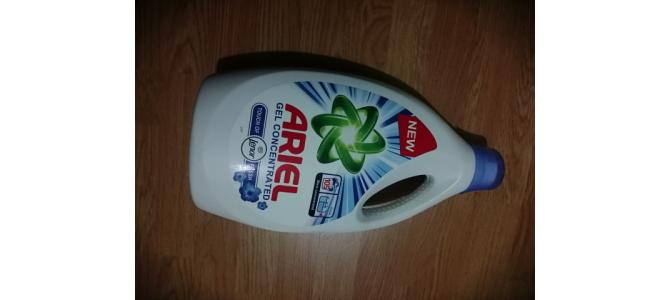 Detergent Ariel Gel Concentrat Lichid Albastru cu Lenor 5,775 Litri 48 Lei