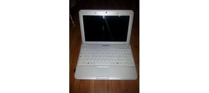 Vand Laptop Medion Akoya E1210 / 300 lei fix