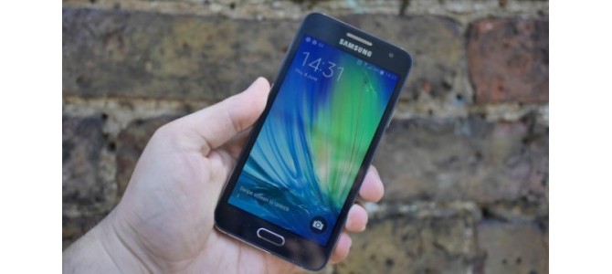 Vand sau schimb telefon Samsung Galaxy A3
