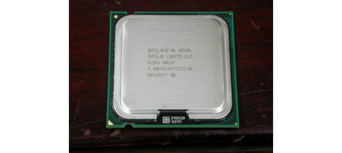 Vand procesor Intel E8400 socket 775